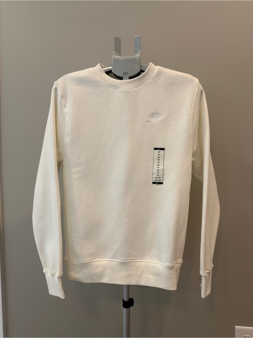 Men’s XS Nike White Crewneck Sweatshirt with Subtle Logo NWT